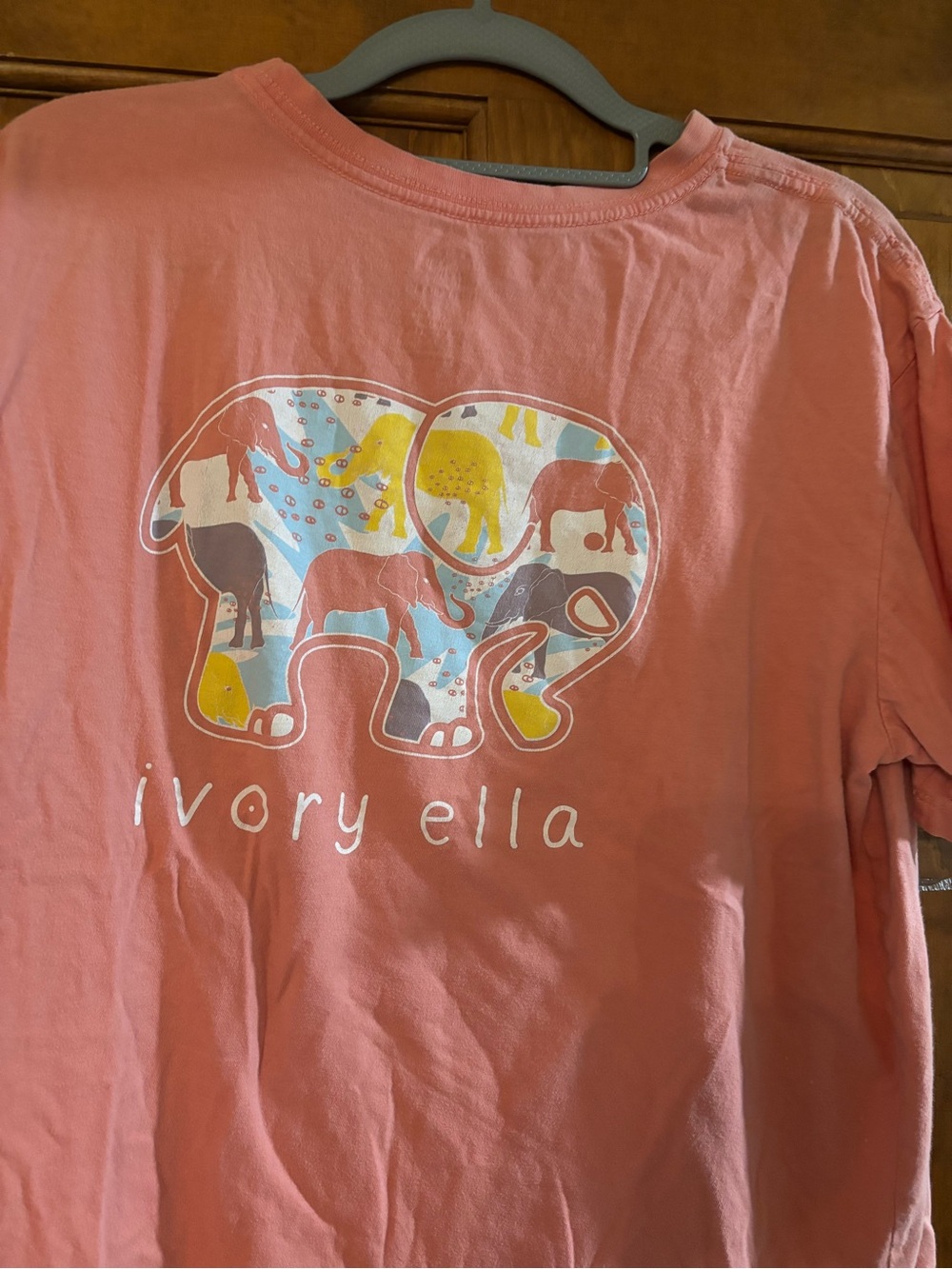 ivory ella Coral short Sleeve Tee with Multicolor Elephant L